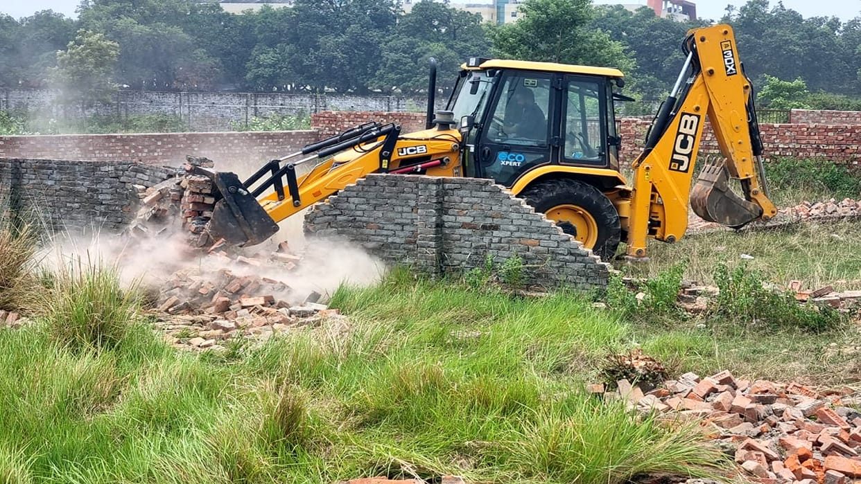 Four Marriage Home sealed for lack of parking and three illegal colonies were also demolished in Bareilly