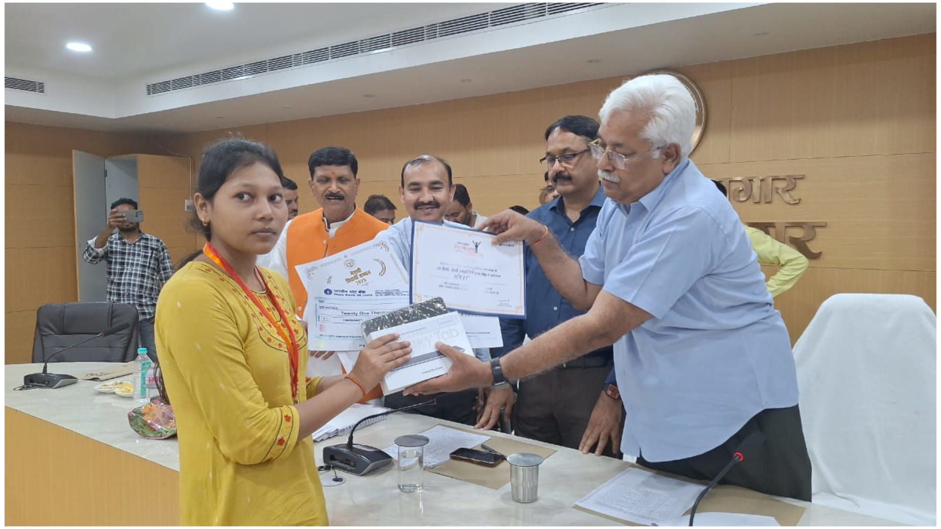 Amar Ujala and the Education Department honored meritorious students in Gorakhpur Mandal