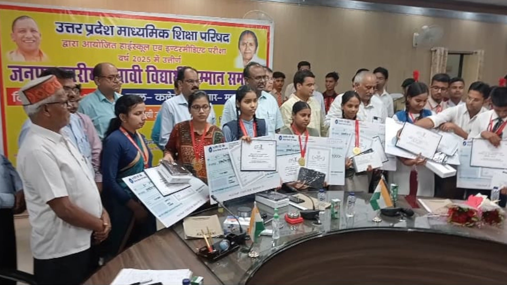Amar Ujala and the Education Department honored meritorious students in Gorakhpur Mandal
