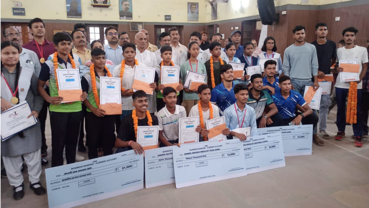 Amar Ujala and the Education Department honored meritorious students in Gorakhpur Mandal