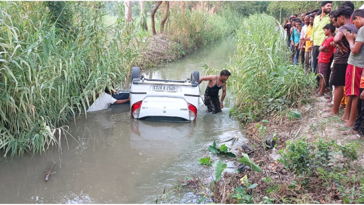 Had gone to visit Tarkulha in Gorakhpur, car overturned- fell into the canal- one injured