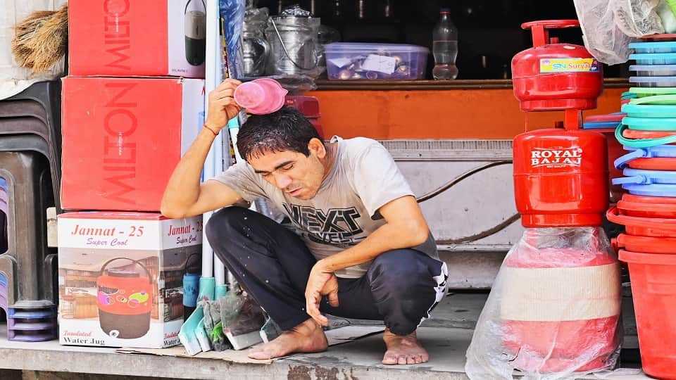 delhi weather delhi Temperature news in hindi Yellow Alert for heatwave for three days