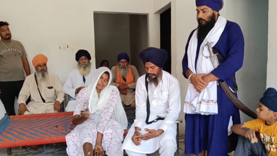 woman was sold for Rs 7000 tied in chains in Firozpur see video
