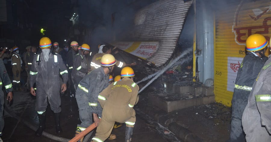 Kanpur Fire broke out in grocery warehouse due to short circuit explosions happen from oil and ghee canisters