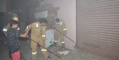 Kanpur Fire broke out in grocery warehouse due to short circuit explosions happen from oil and ghee canisters