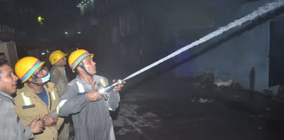 Kanpur Fire broke out in grocery warehouse due to short circuit explosions happen from oil and ghee canisters