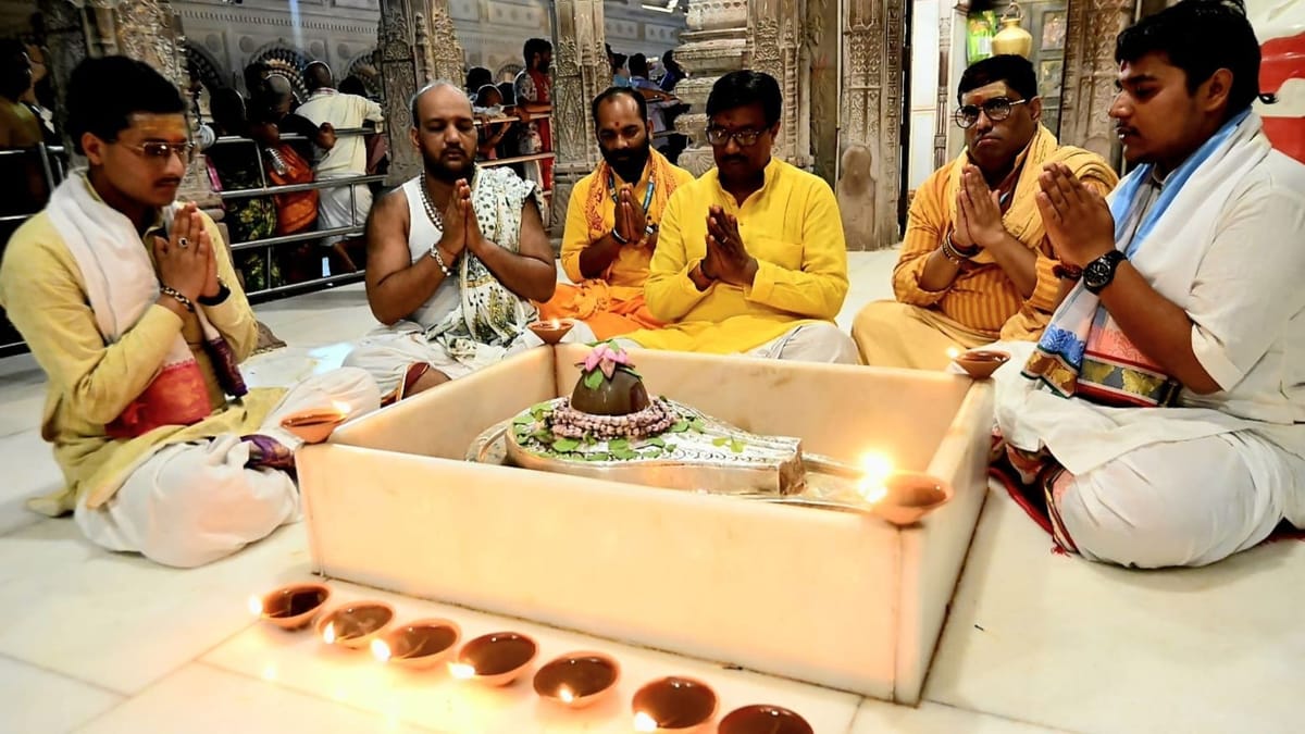 यूपी: काशी के पुरोहितों के लालू यादव, अनिल कपूर, मल्लिका शेरावत तक यजमान, करवा रहे अनुष्ठान; बढ़ी डिमांड