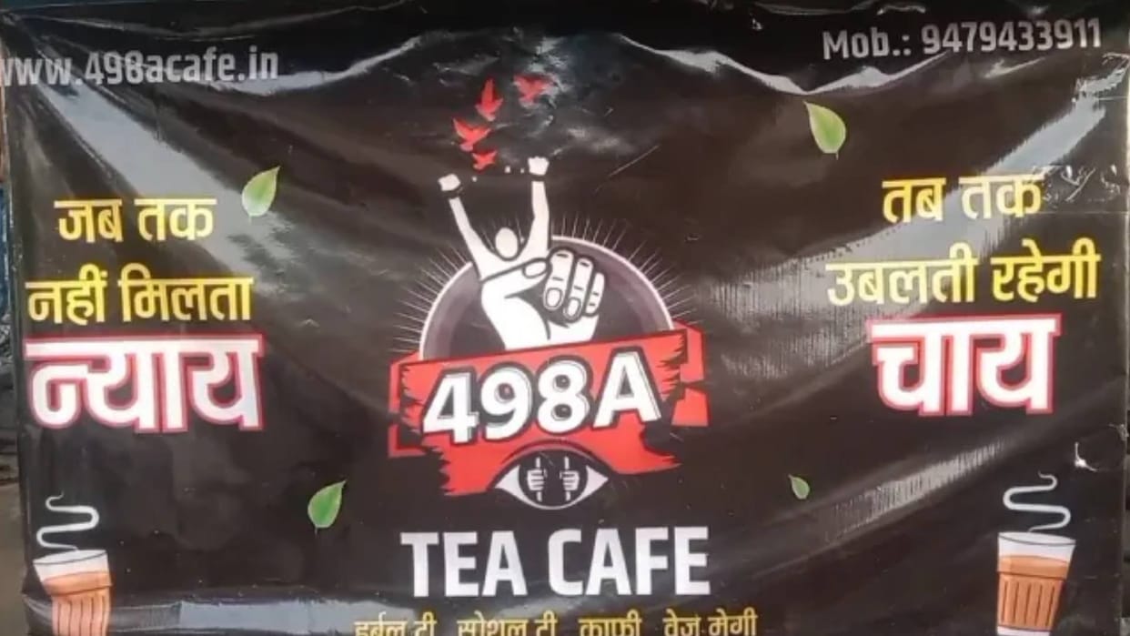 When wife filed a false case husband opened a tea shop outside his in laws house Video goes Viral