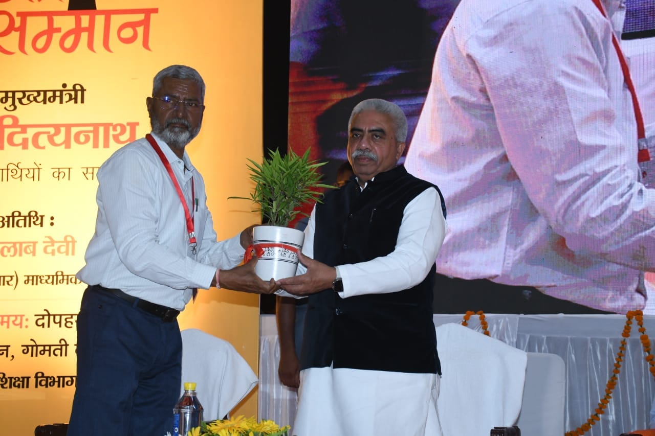 Pics of Amar Ujala Medhavi Chhatra Samman Samaroh.