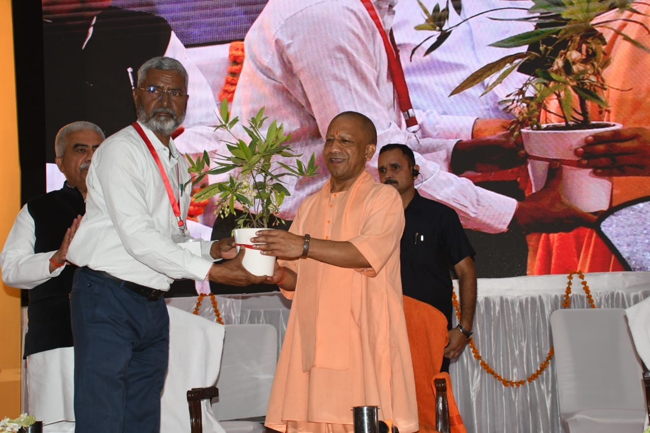 Pics of Amar Ujala Medhavi Chhatra Samman Samaroh.