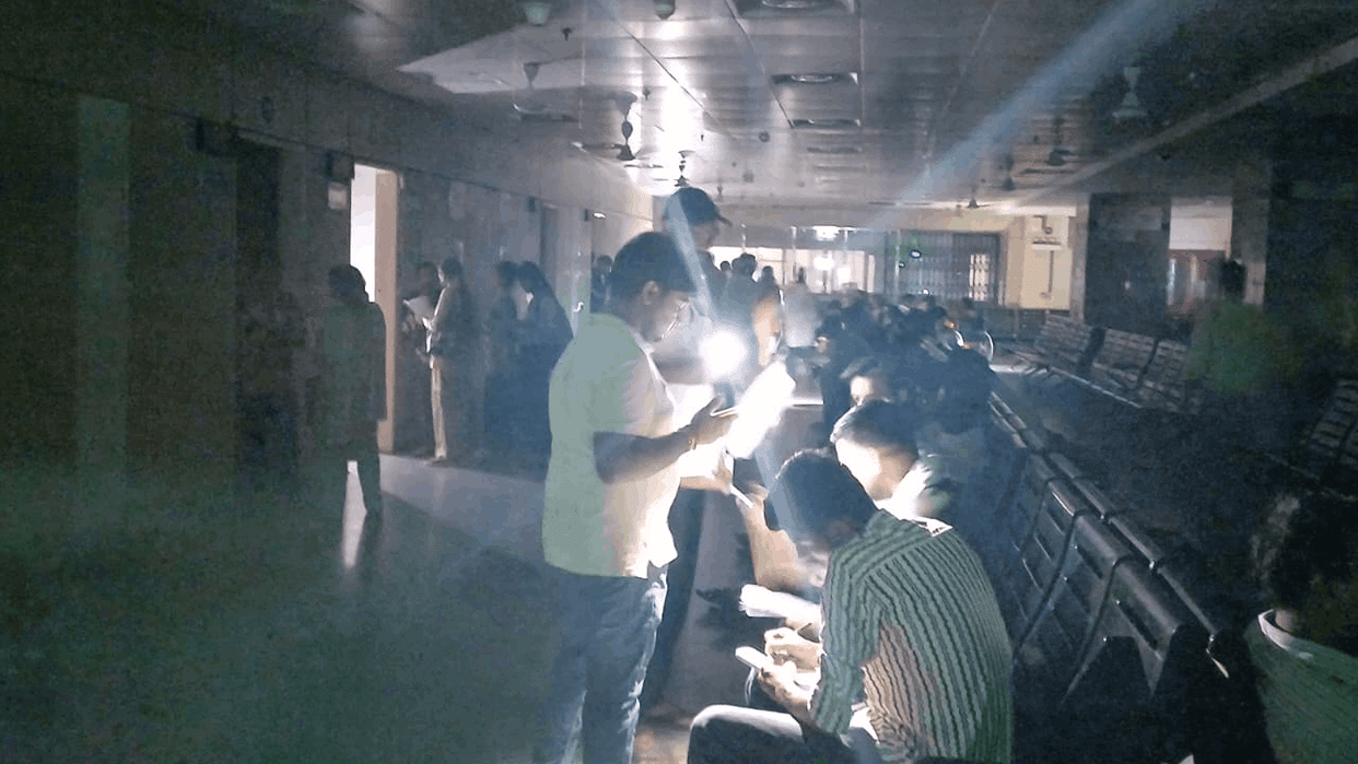 doctors treated patients in light of mobile torch noida district hospital