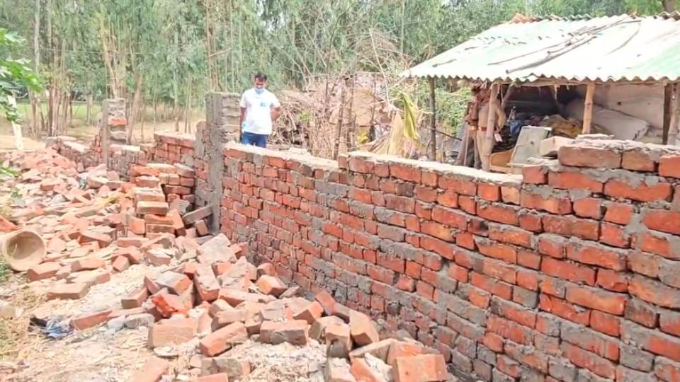 clash between two parties over land dispute in Shravasti one died while five people were injured
