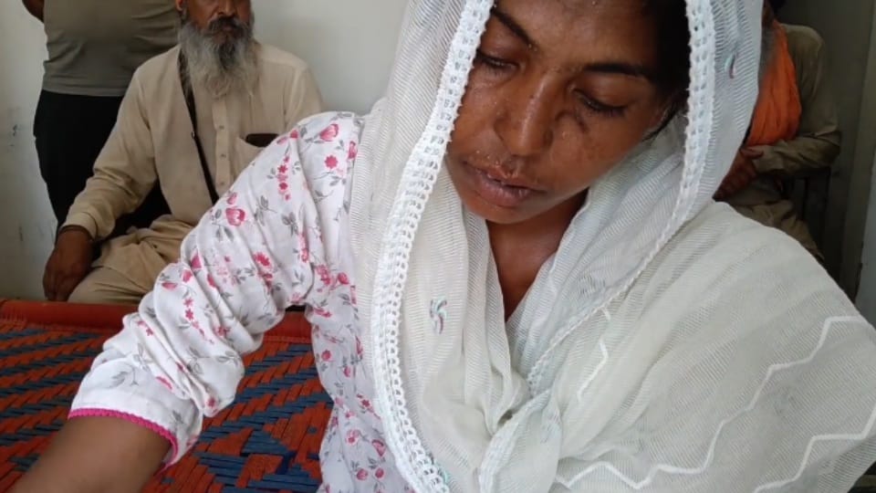 woman was sold for Rs 7000 tied in chains in Firozpur see video