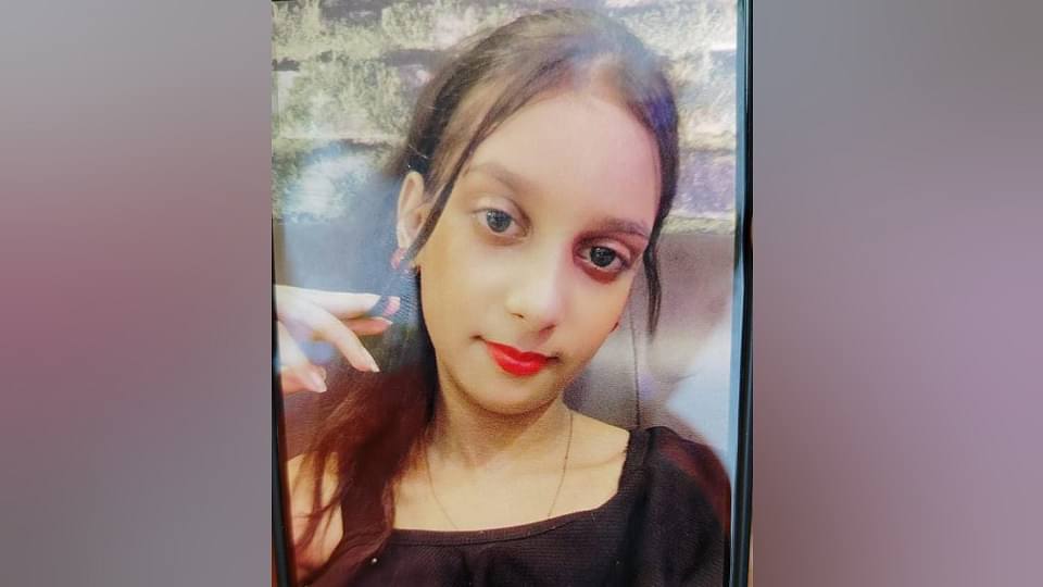 Girl student died after main gate of Yamuna Bank Park fell on her head in Prayagraj see photos