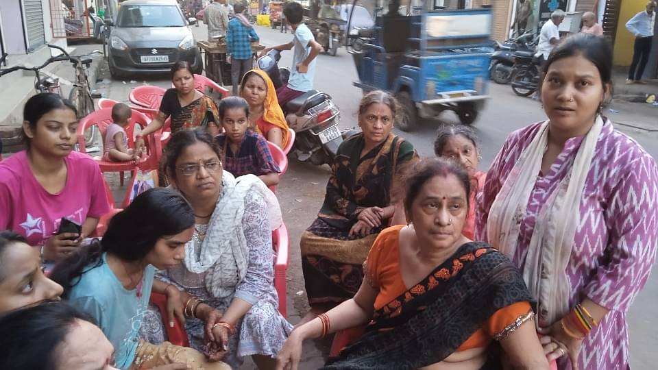 Girl student died after main gate of Yamuna Bank Park fell on her head in Prayagraj see photos