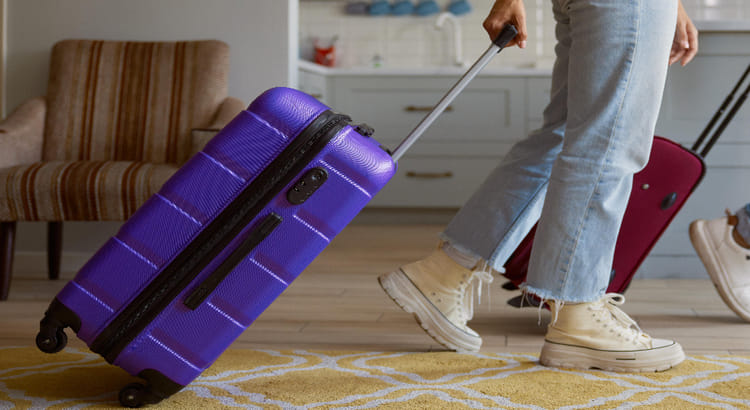 Bihar: नौकरी लगते ही पत्नी ने तोड़ा रिश्ता, प्रेमी के लिए पति-मासूम बेटी को छोड़ा; मां के गहने बेचकर पढ़ाया था