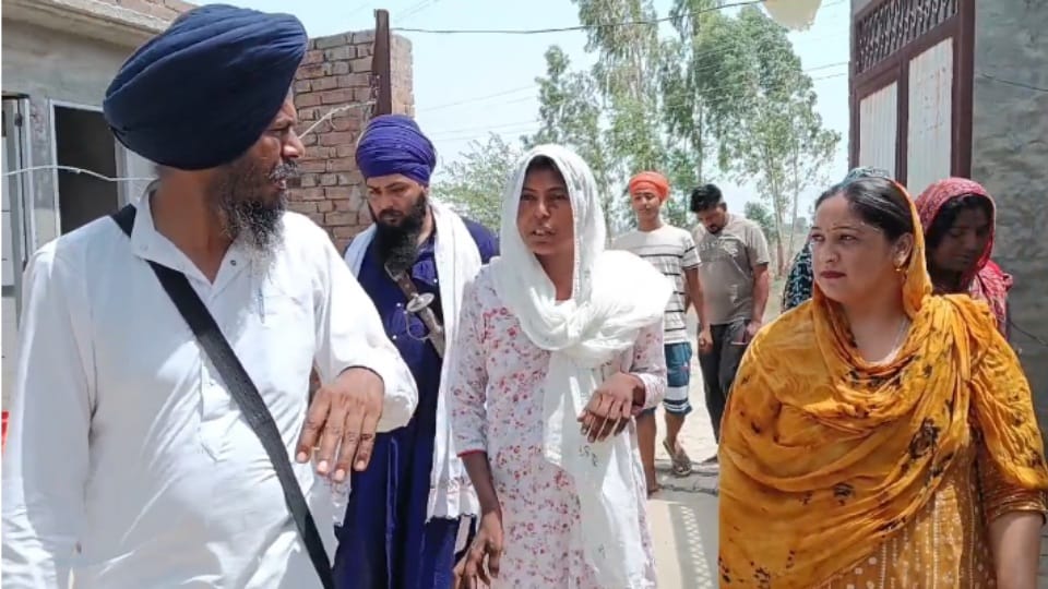 woman was sold for Rs 7000 tied in chains in Firozpur see video