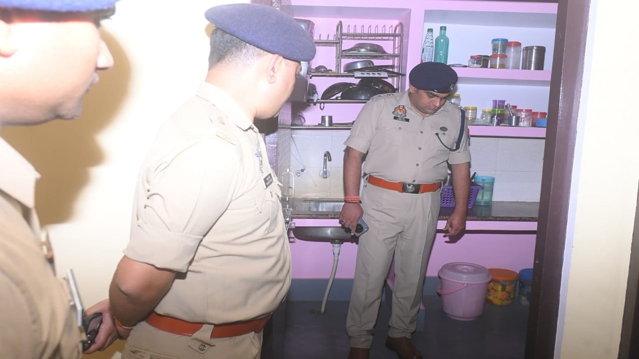 up police constable dies his body found in the room in Bareilly