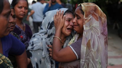Ahmedabad plane crash Families of those killed are in grief, stories that will make you cry