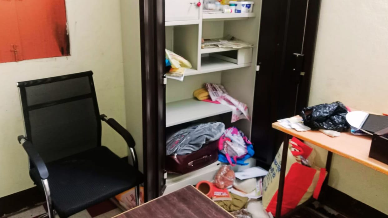 Theft in rss office in sonbhadra beat constable suspended thief seen in CCTV camera