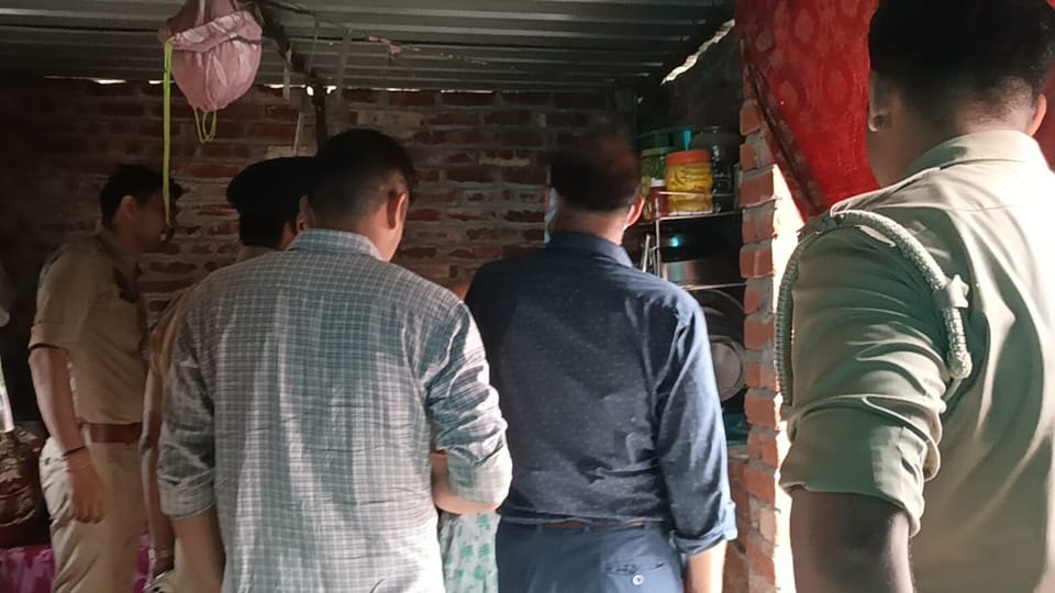 Man shot his wife in head and killed her in front of his daughters in Moradabad