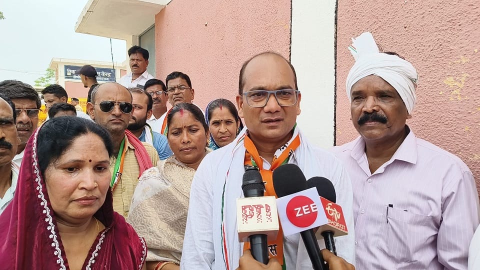 अटल परिसर निर्माण पर सियासत