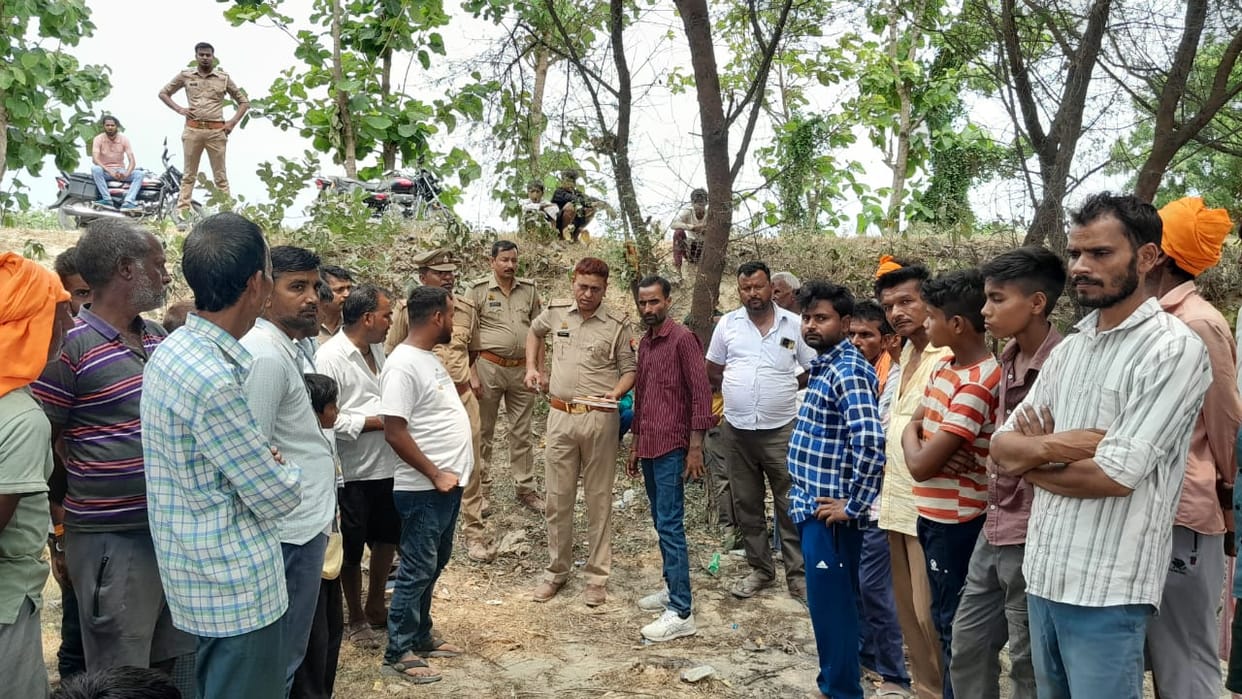 Balrampur: A man commits suicide after jumping into rapti river.