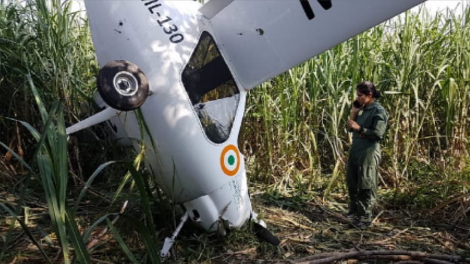 Bagpat: A helicopter crash happened in Bagpat in the year 2018, the pilots saved their lives by jumping