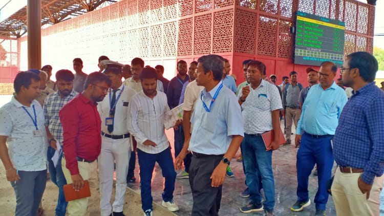 श्रावणी मेला: सुल्तानगंज और कहलगांव रेलवे स्टेशनों पर तैयारी के तहत तेजी से चल रहा कार्य, DRM ने किया निरीक्षण