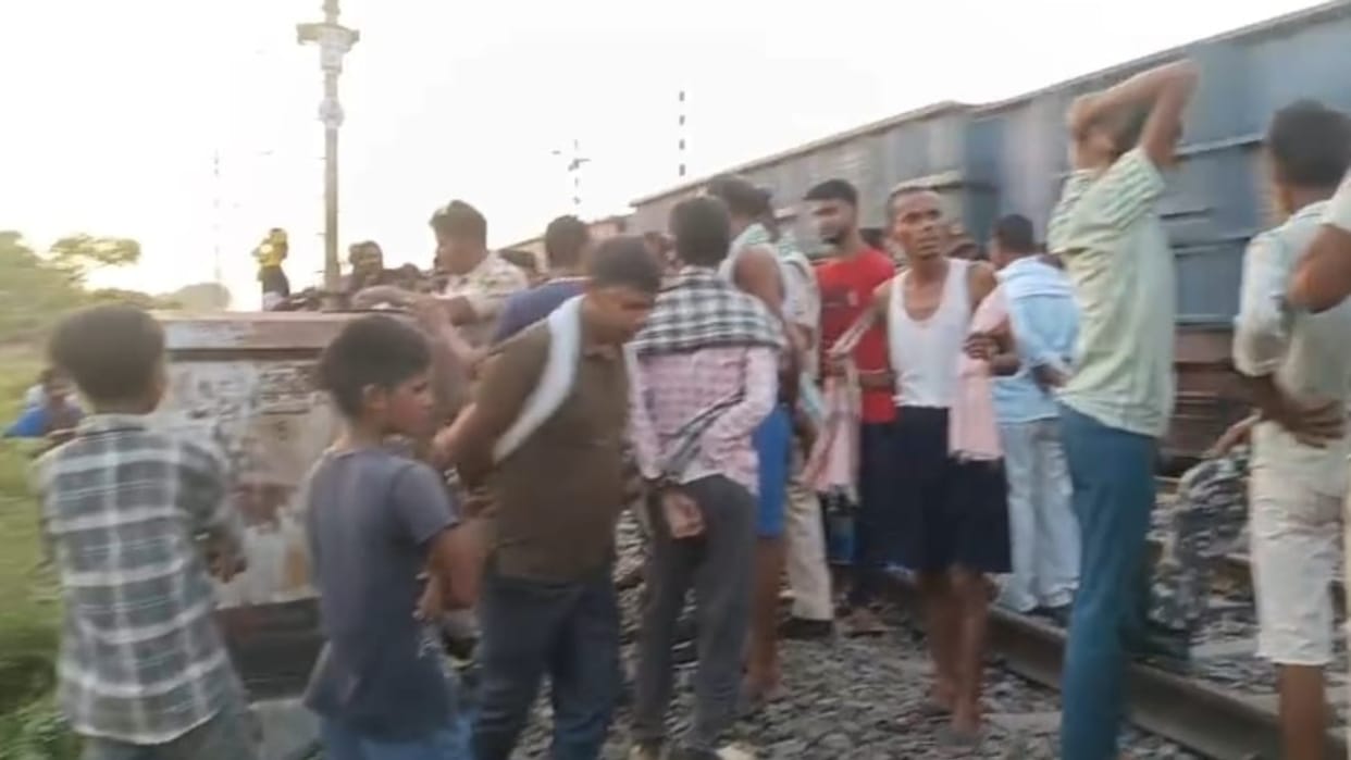Bihar : Minor girl dead Body found on railway track love affair murder case suicide case gaya ji bihar police