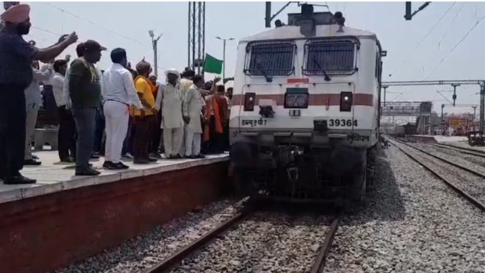 New train from Firozpur cantt station to Nanded Sahib know train fare and timing