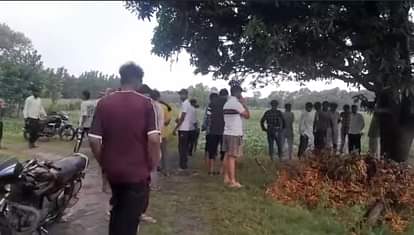 घटना के बाद मौके पर भीड़