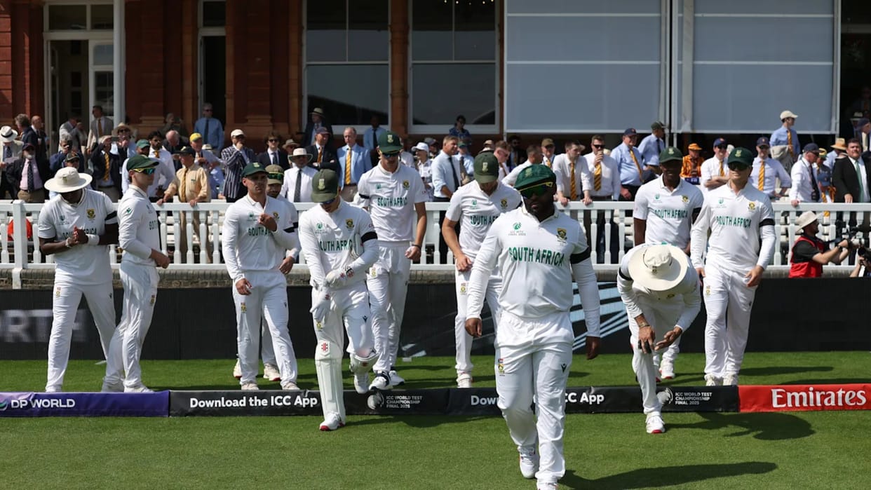 WTC Final South Africa Australia players wearing black bands paid tribute to killed in Ahmedabad plane crash