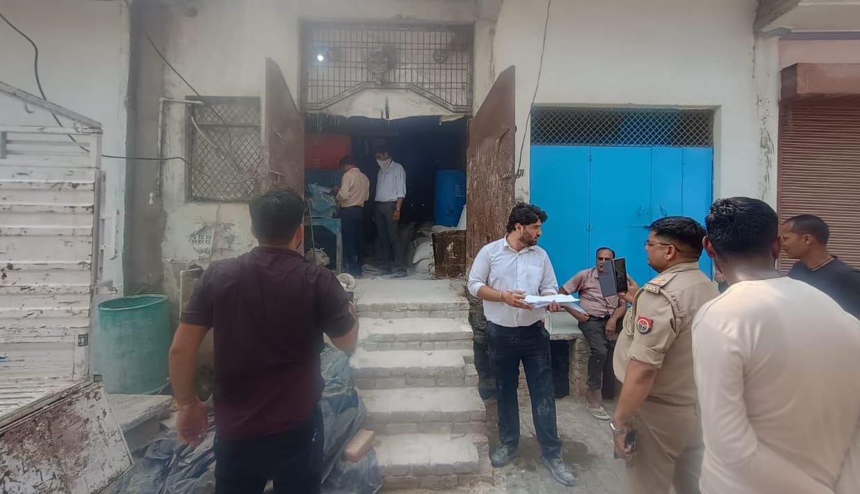 Kanpur Major action on imitation of Green Leaf brand fake product named Aam Patra seized