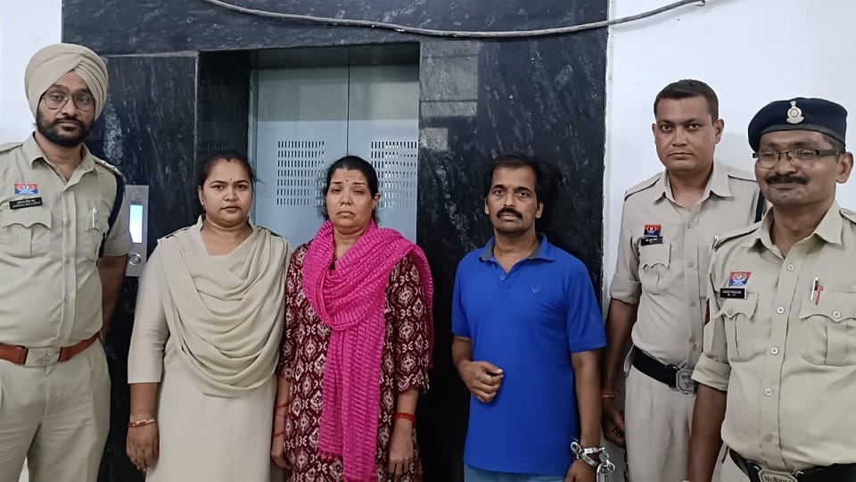 पुलिस की गिरफ्त में आरोपी दंपती