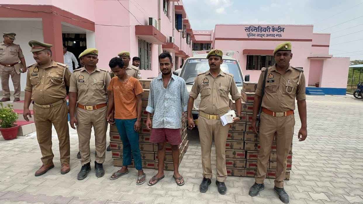 Two smugglers arrested with liquor worth 10 lakh rupees smuggled to Bihar hidden in milk tankers in mau