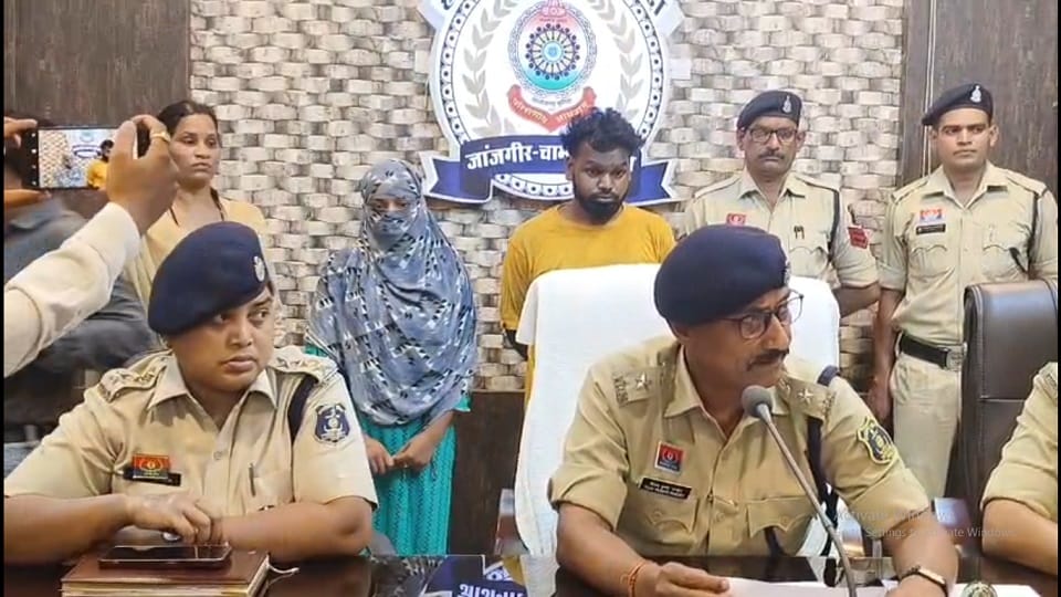 A young man was trapped in a honey trap and ransom of Rs 17 lakh was demanded in Janjgir Champa