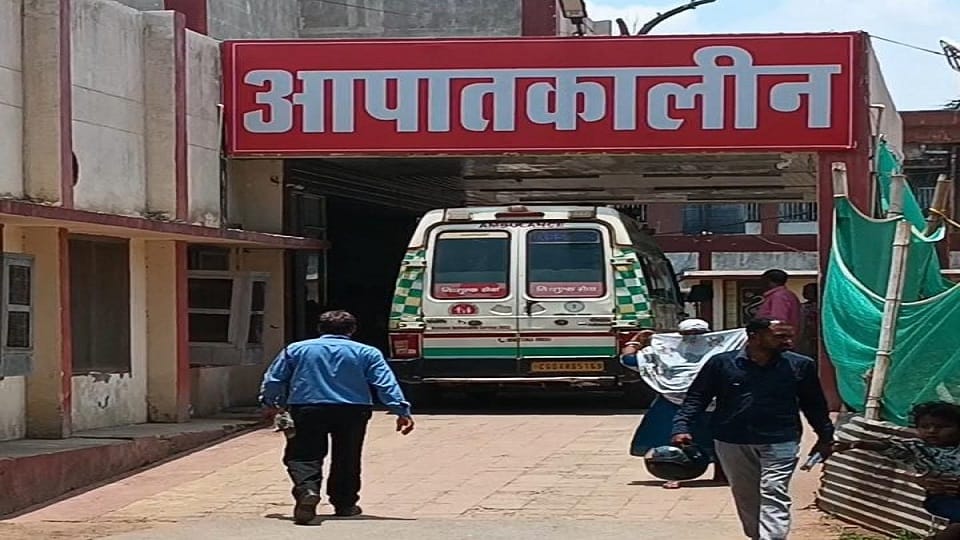 speeding vehicle hit two bike riders brother-in law died and brother in law is in critical condition in Korba