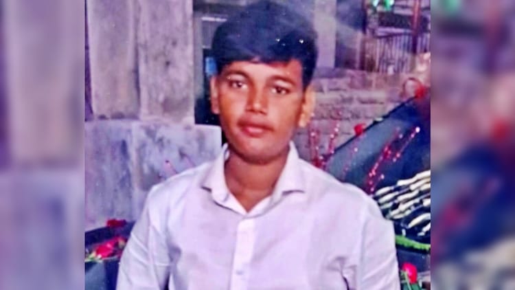 Bihar: गर्मी से राहत पाने छत पर सोने गया युवक, पर आ गई मौत; हाई वोल्टेज तार ने ले ली जान, ग्रामीणों में गुस्सा