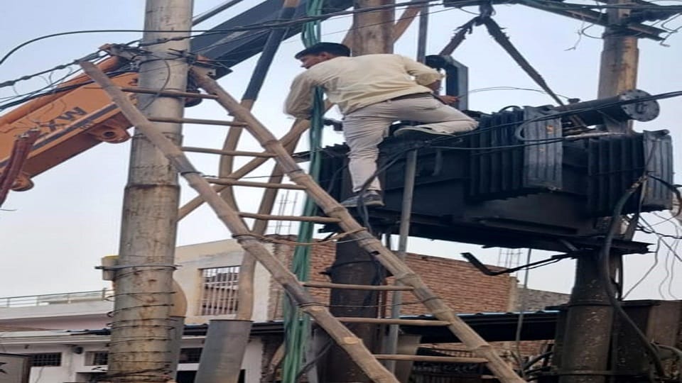 Electricity system failed due to rising temperature in Aligarh