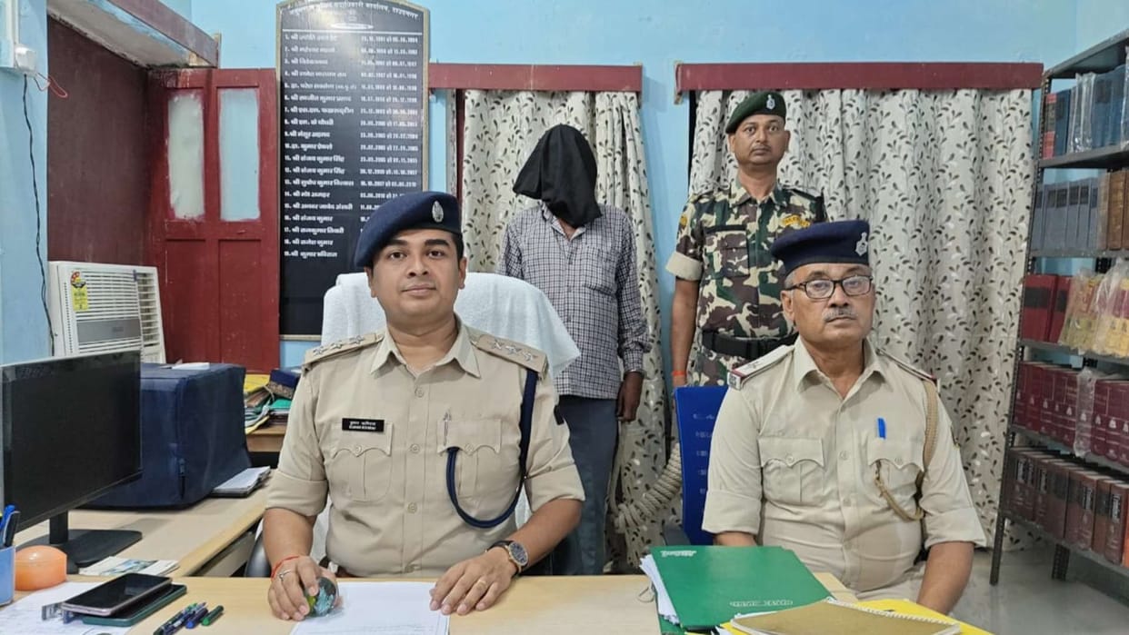 auraAurangabad police got a big success, hardcore Naxalite Kameshwar Yadav who was absconding for 28 years was