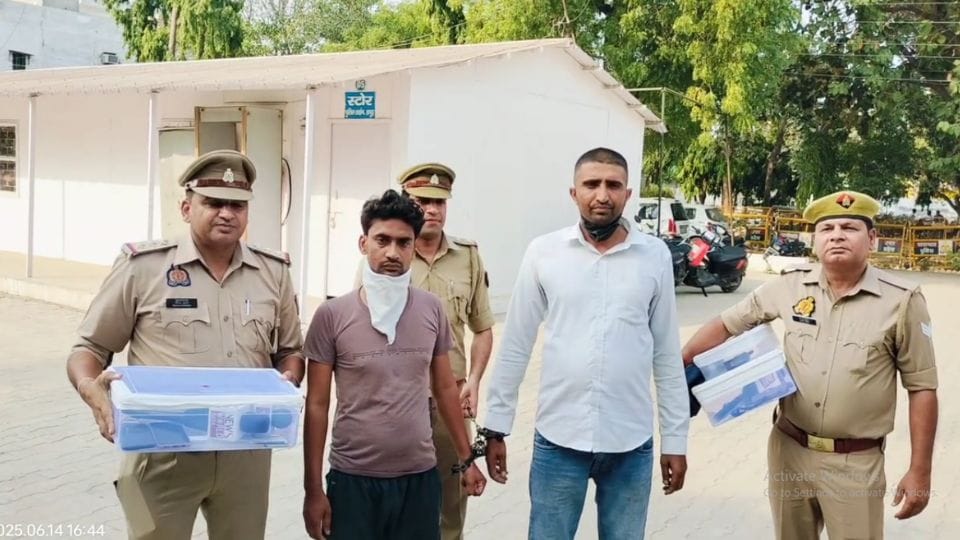 Police arrested fake journalists in Hapur