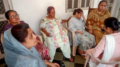 Ahmedabad plane crash Families of those killed are in grief, stories that will make you cry