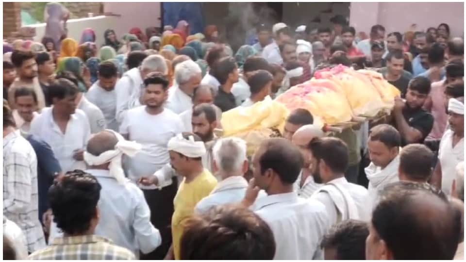 Ahmedabad Plane Crash: Gwalior MBBS student Aryan Rajput funeral painful pictures Hindi news