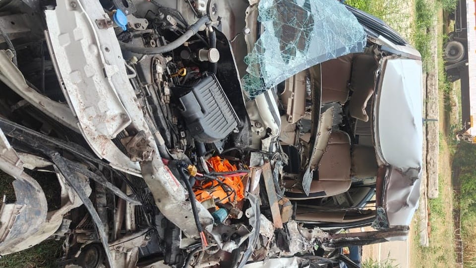 Amroha: Car rammed into tractor-trolley loaded with bricks from behind, two fruit traders died
