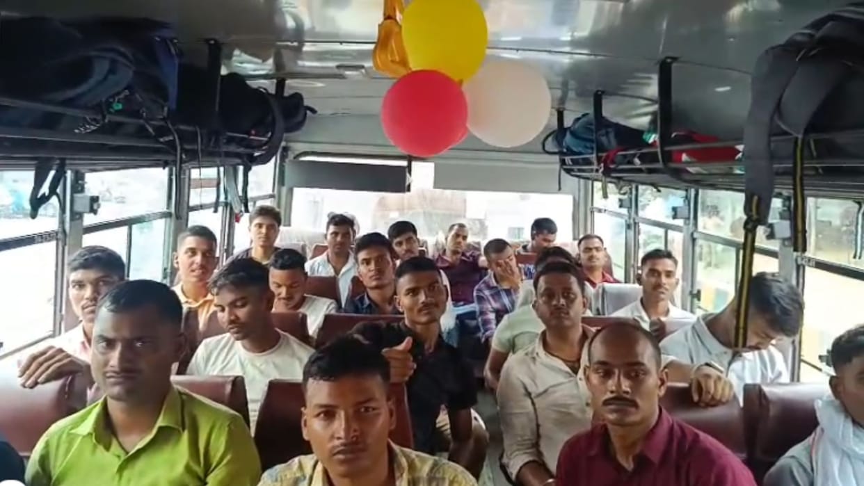 UP Police recruitment selected 155 candidates from Sonbhadra left for Lucknow to get appointment letters