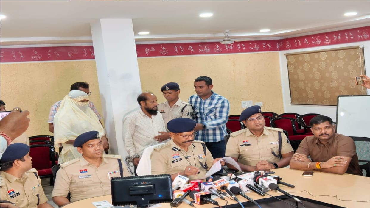 Bangladeshi couple arrested in Raipur: They were selling eggs for 16 years