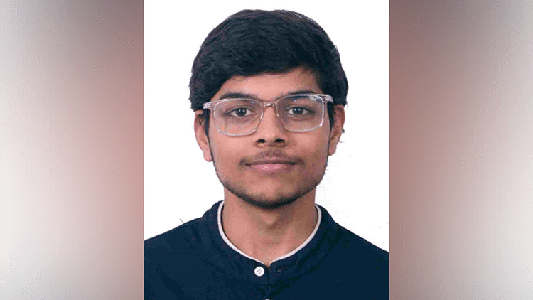 NEET UG: ग्रेनो के ऋषि ने 1202वीं रैंक की हासिल, इतने घंटे करते पढ़ाई; बताया सोशल मीडिया का कितना किया उपयोग