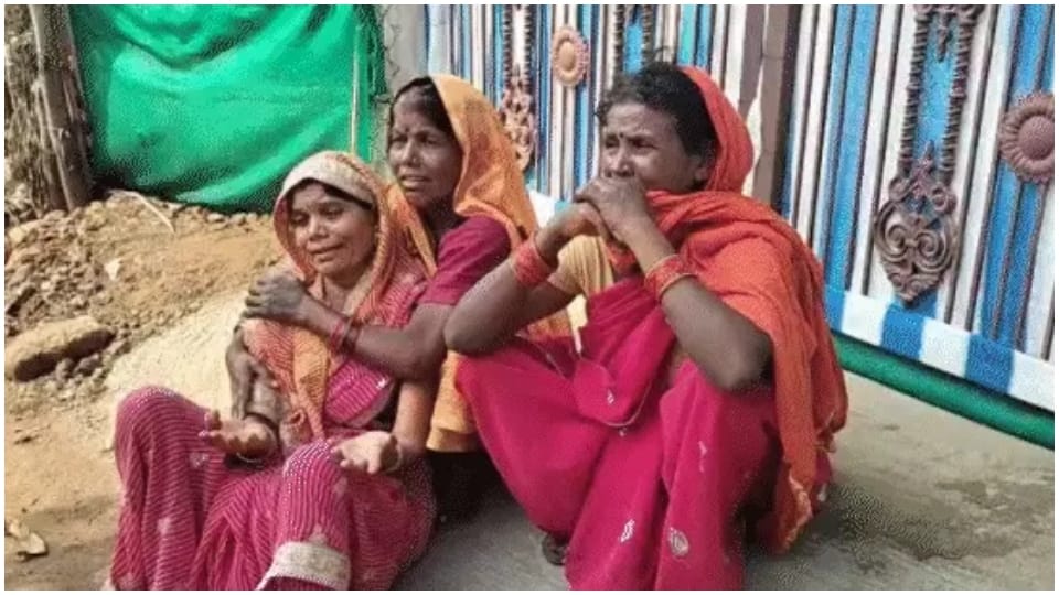 MP Mass Suicide News: Mother 2 children found hanging in Dindori home