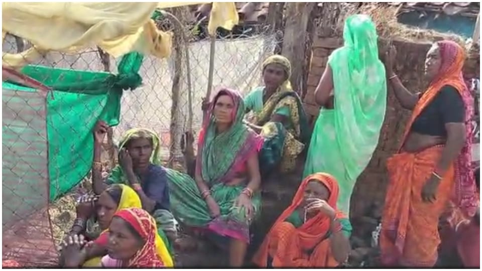MP Mass Suicide News: Mother 2 children found hanging in Dindori home